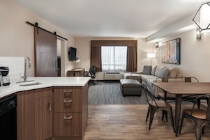 Suite superior, 1 habitación, cocina | Ropa de cama de alta calidad y colchones con acolchado adicional