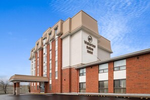 Exterior - Waterloo Suites Hotel, Trademark Collection by Wyndham (Waterloo)