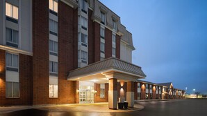 Exterior - Waterloo Suites Hotel, Trademark Collection by Wyndham (Waterloo)