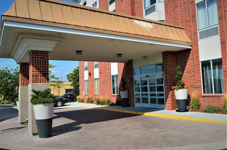 Exterior. Waterloo Suites Hotel, Trademark Collection by Wyndham