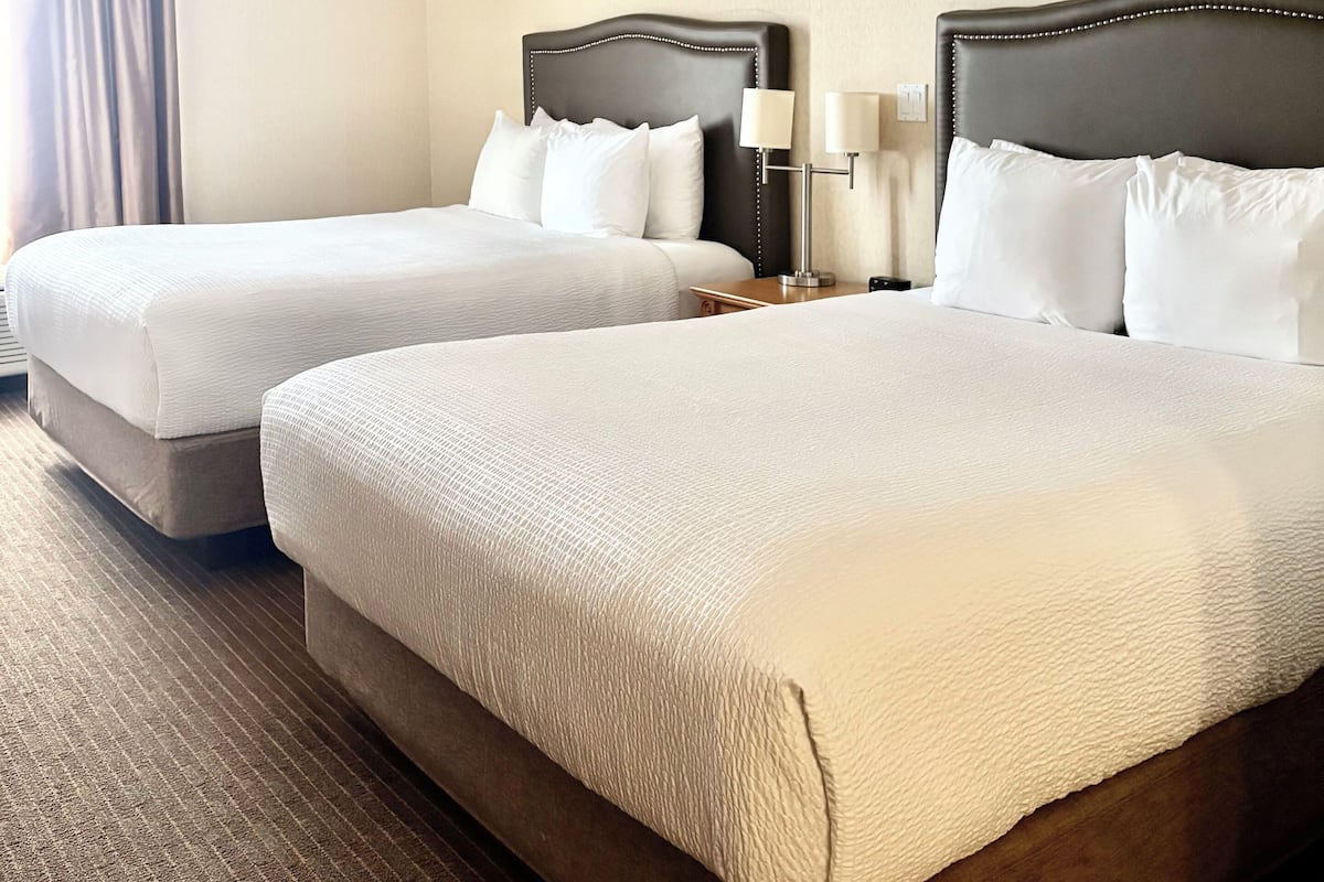 Deluxe Room, Multiple Beds, Non Smoking