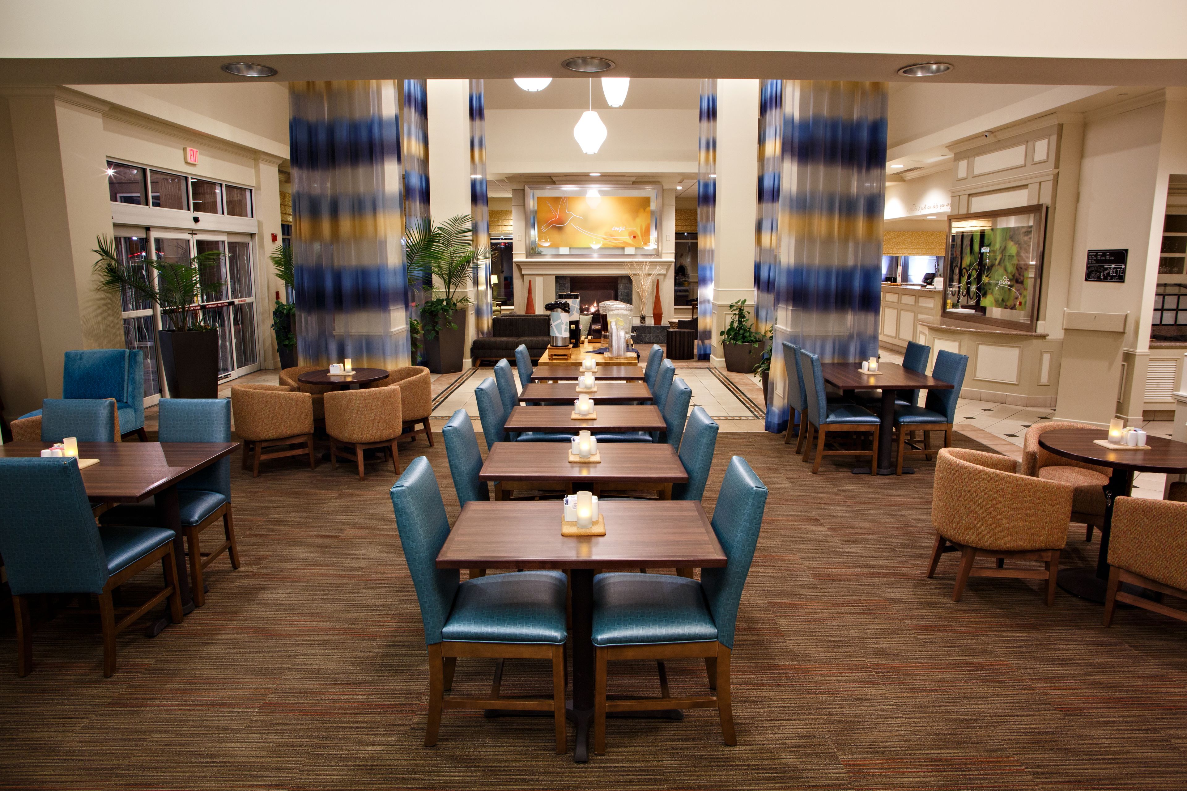 breakfast, lunch, dinner served; american cuisine