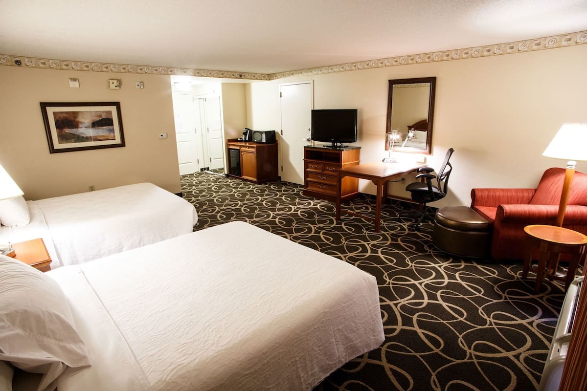 Premium bedding, down comforters, in-room safe, iron/ironing board