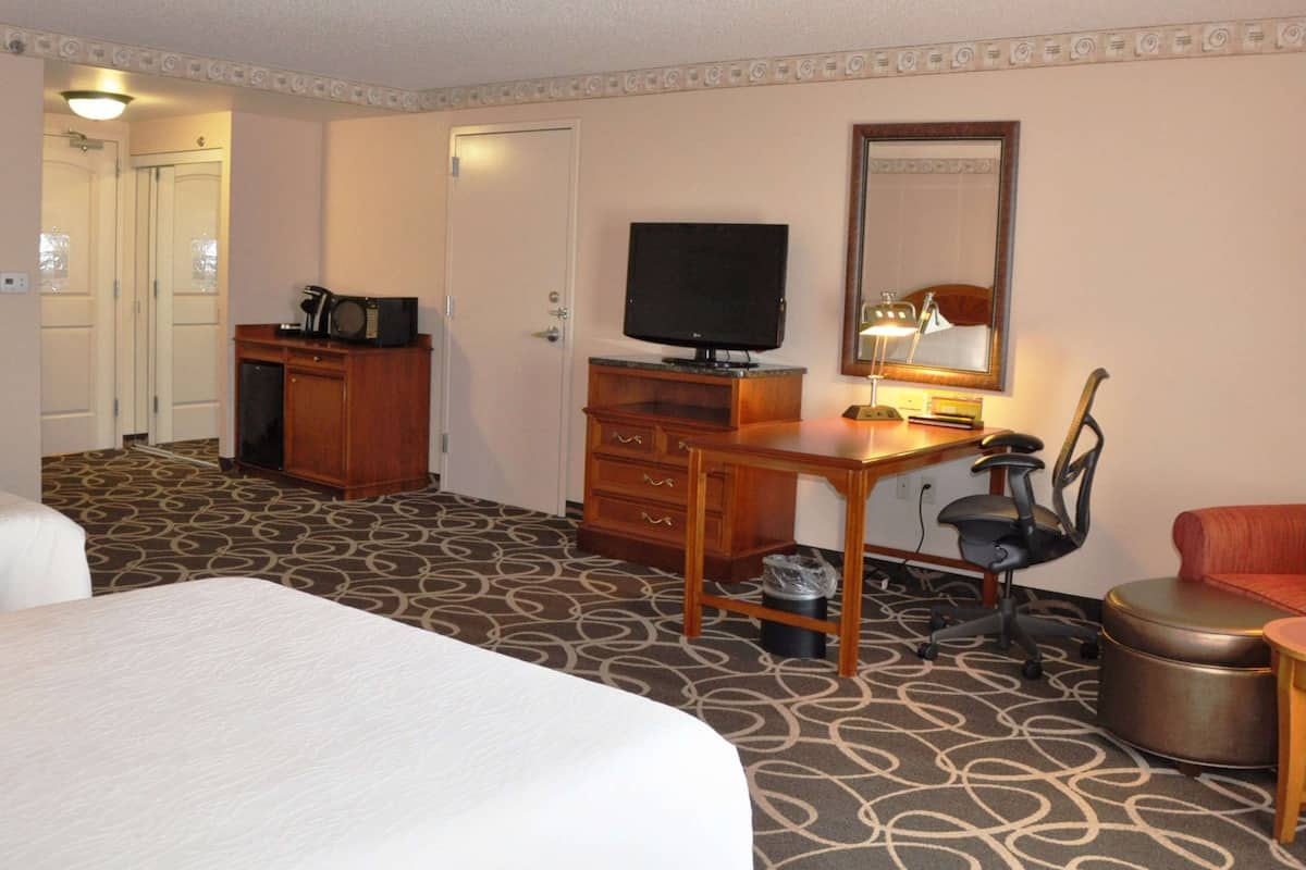 Premium bedding, down comforters, in-room safe, iron/ironing board