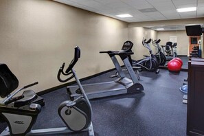 A gym with stationary bikes, treadmills, and exercise balls. - Holiday Inn Express Hotel & Suites Richmond North Ashland by IHG (Ashland)