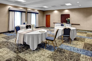 A conference room with round tables, chairs, and a carpeted floor. - Holiday Inn Express Hotel & Suites Richmond North Ashland by IHG (Ashland)