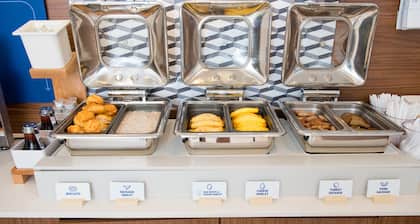 Holiday Inn Express & Suites Elkhart by IHG