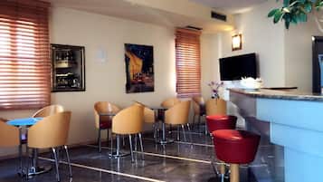 Bar (trong khuôn viên)