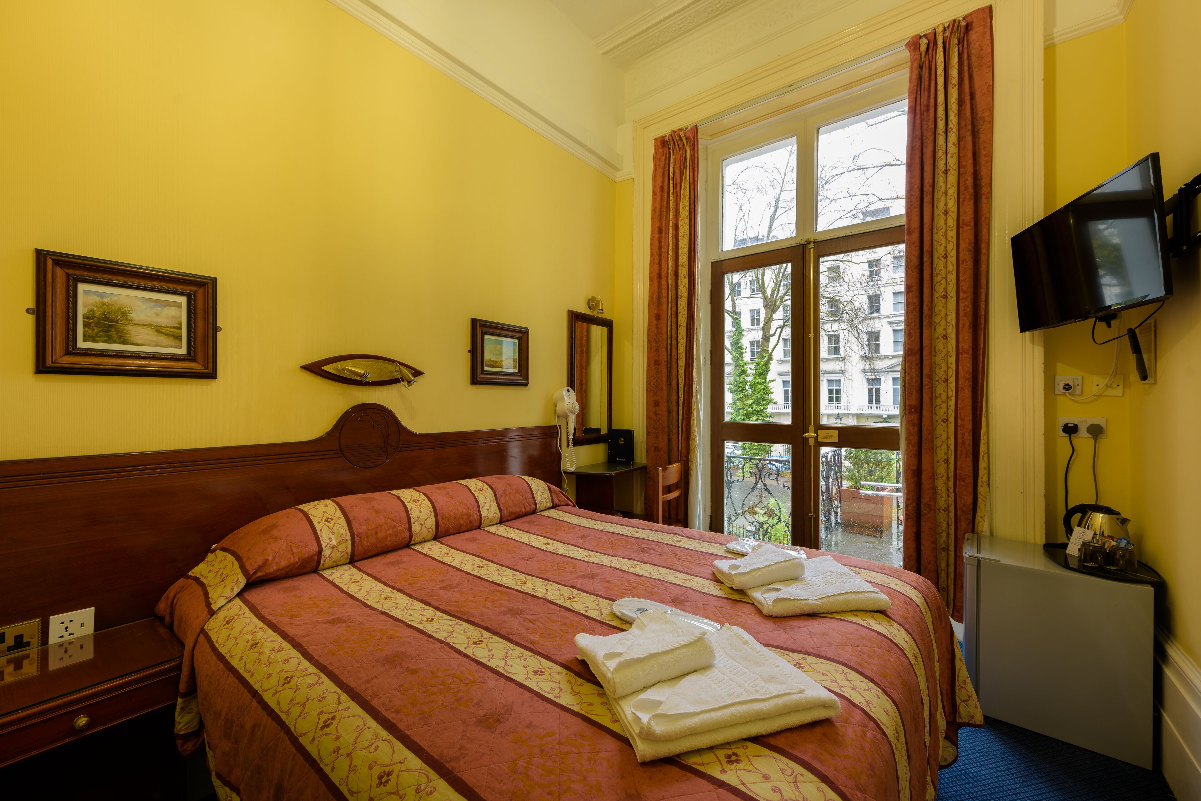 Photo - Dolphin Hotel
