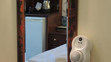 Quarto triplo | Cofres nos quartos, Wi-Fi de cortesia, roupa de cama