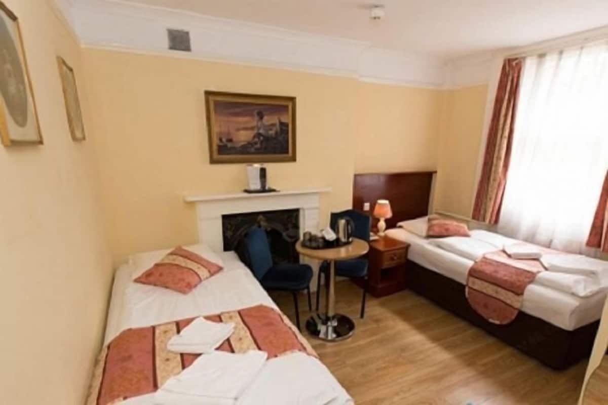 In-room safe, free WiFi, bed sheets