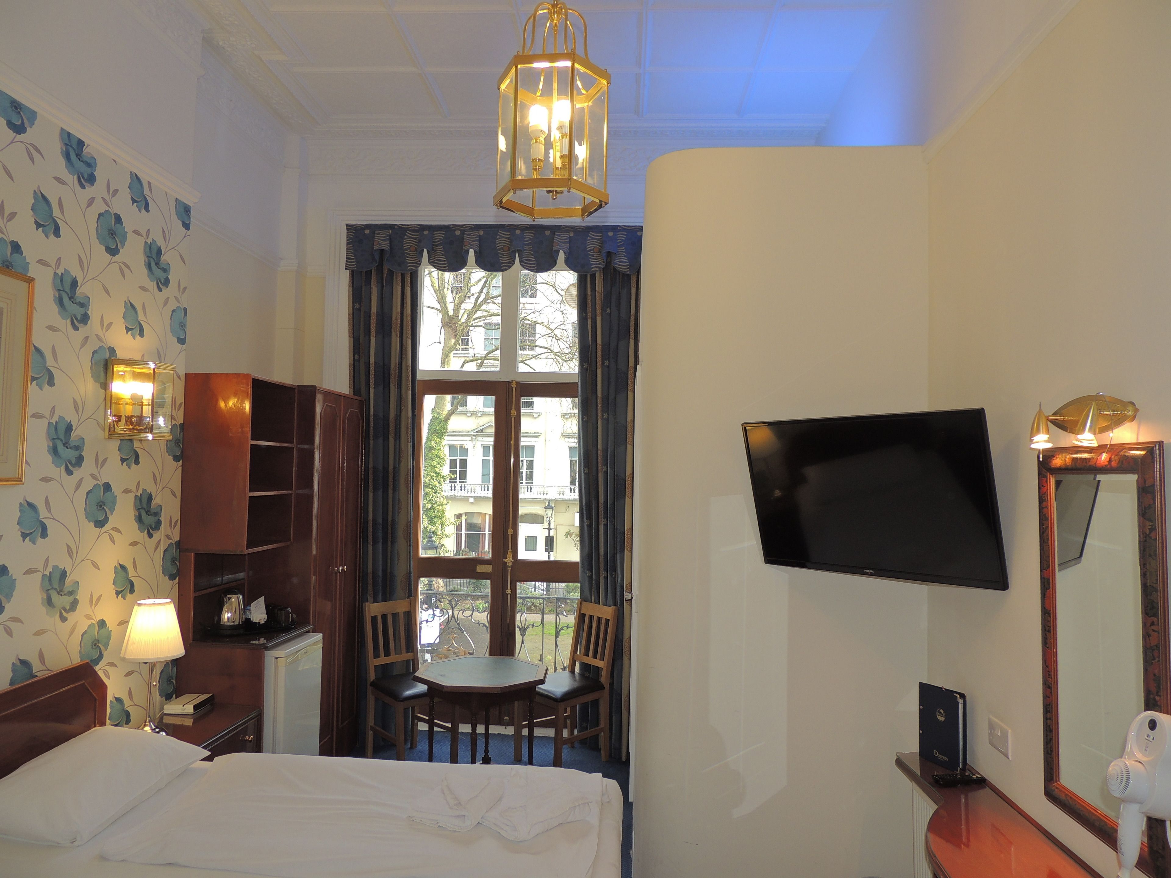 Photo - Dolphin Hotel