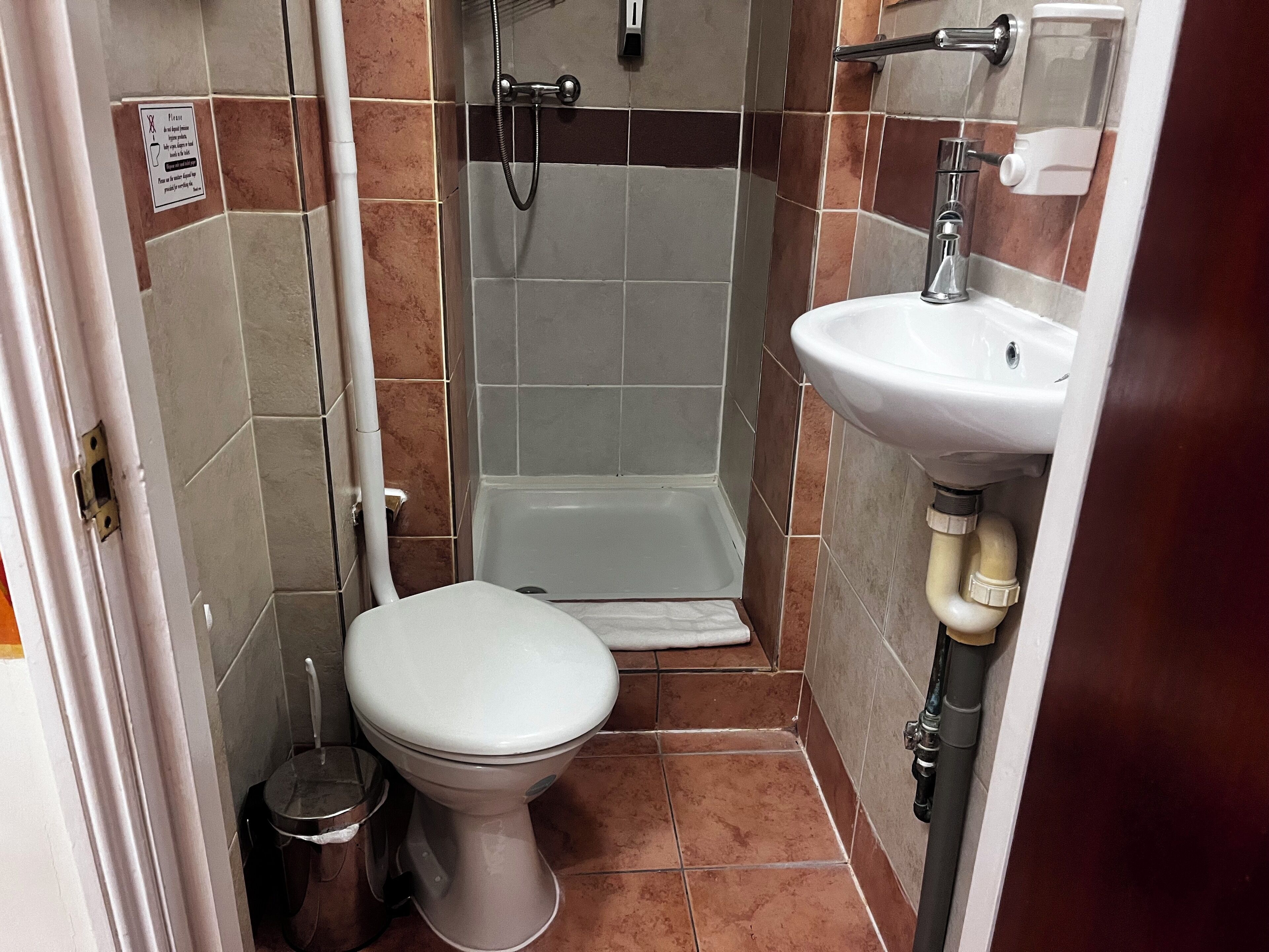 Photo - Dolphin Hotel