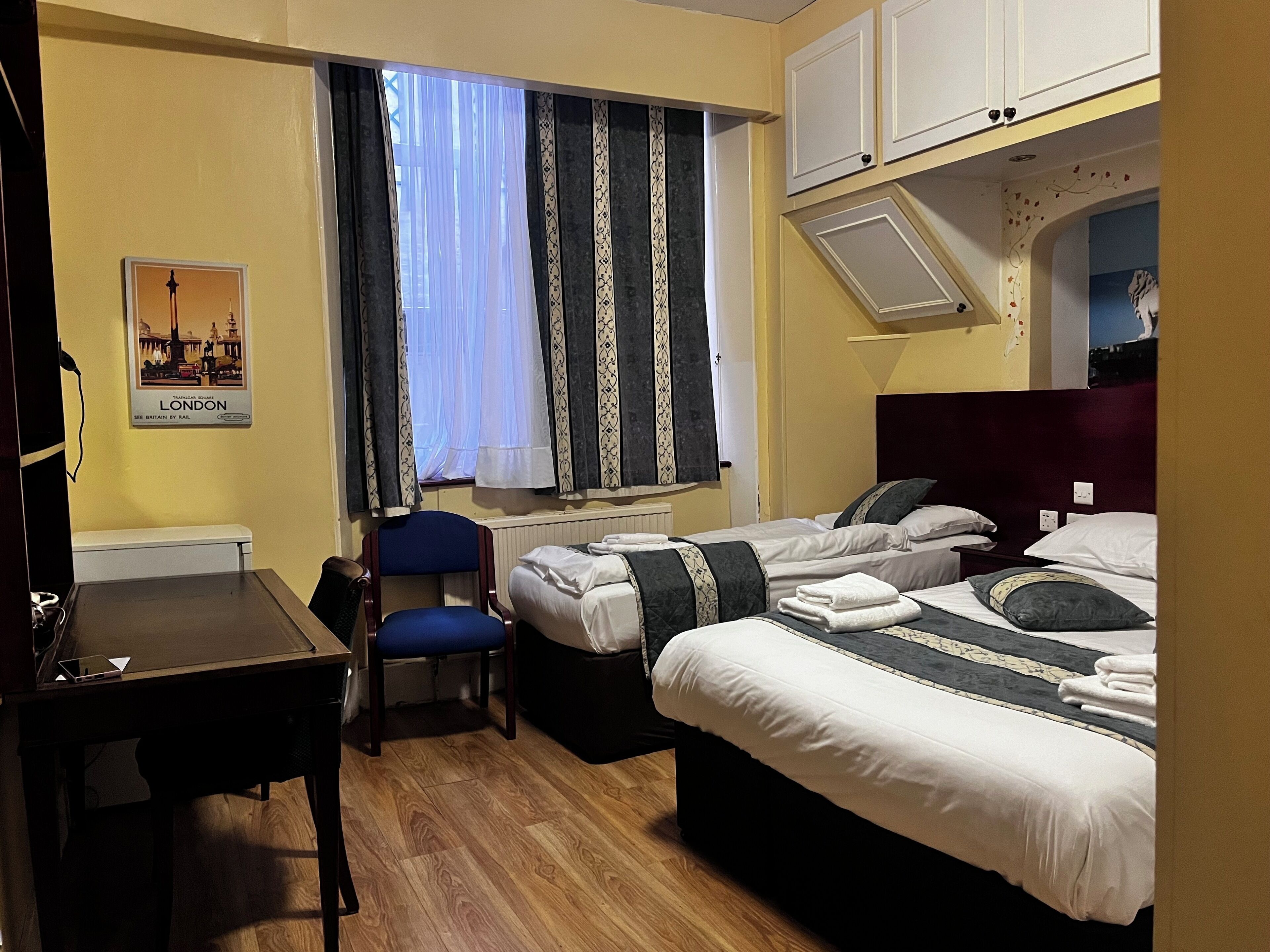 Photo - Dolphin Hotel