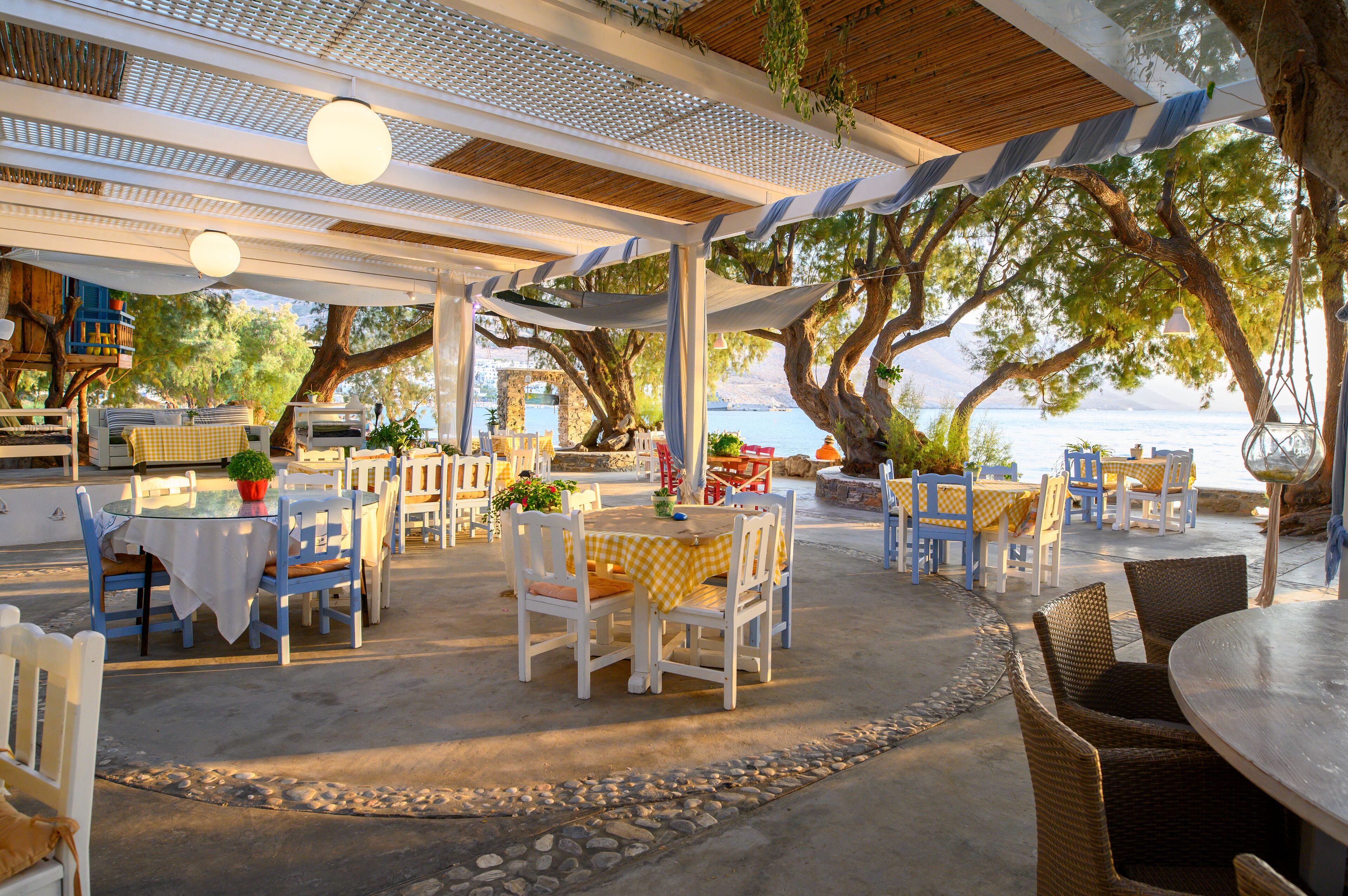 Petit déjeuner, déjeuner et dîner servis sur place, vue sur la plage