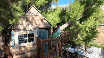 Área de juegos infantiles al aire libre