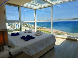 Suite, Sea View (Sky I Sea View) | In-room safe, desk, soundproofing, free WiFi