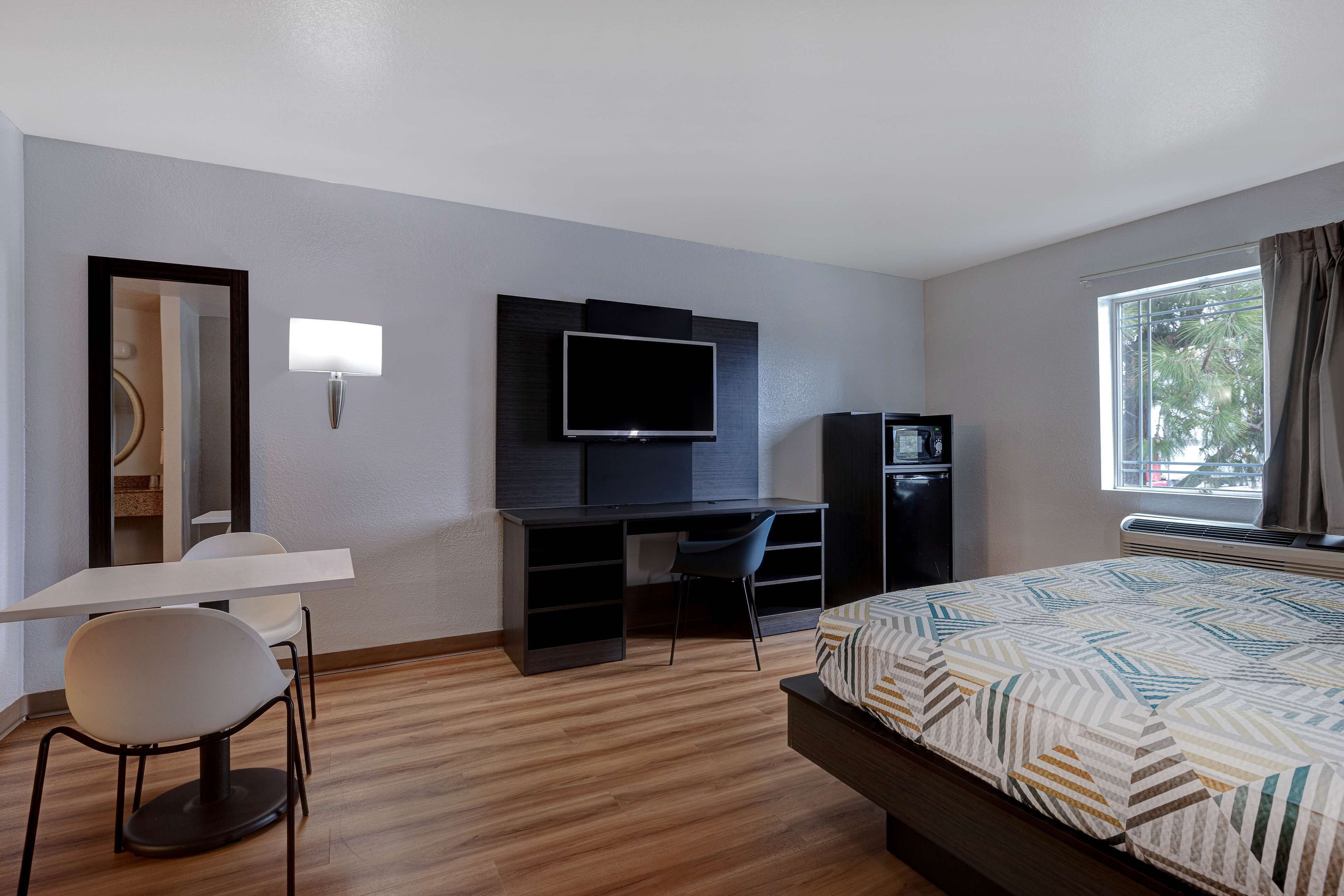 WiFi (free), bed sheets