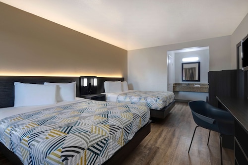 Motel 6 Buttonwillow, CA Central