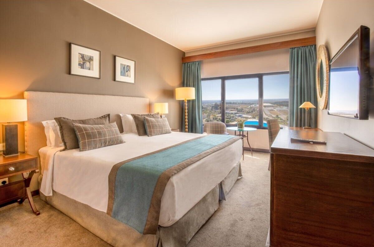 Superior Room, 1 Queen Bed (Panoramic View) | Minibar, in-room safe, desk, laptop workspace