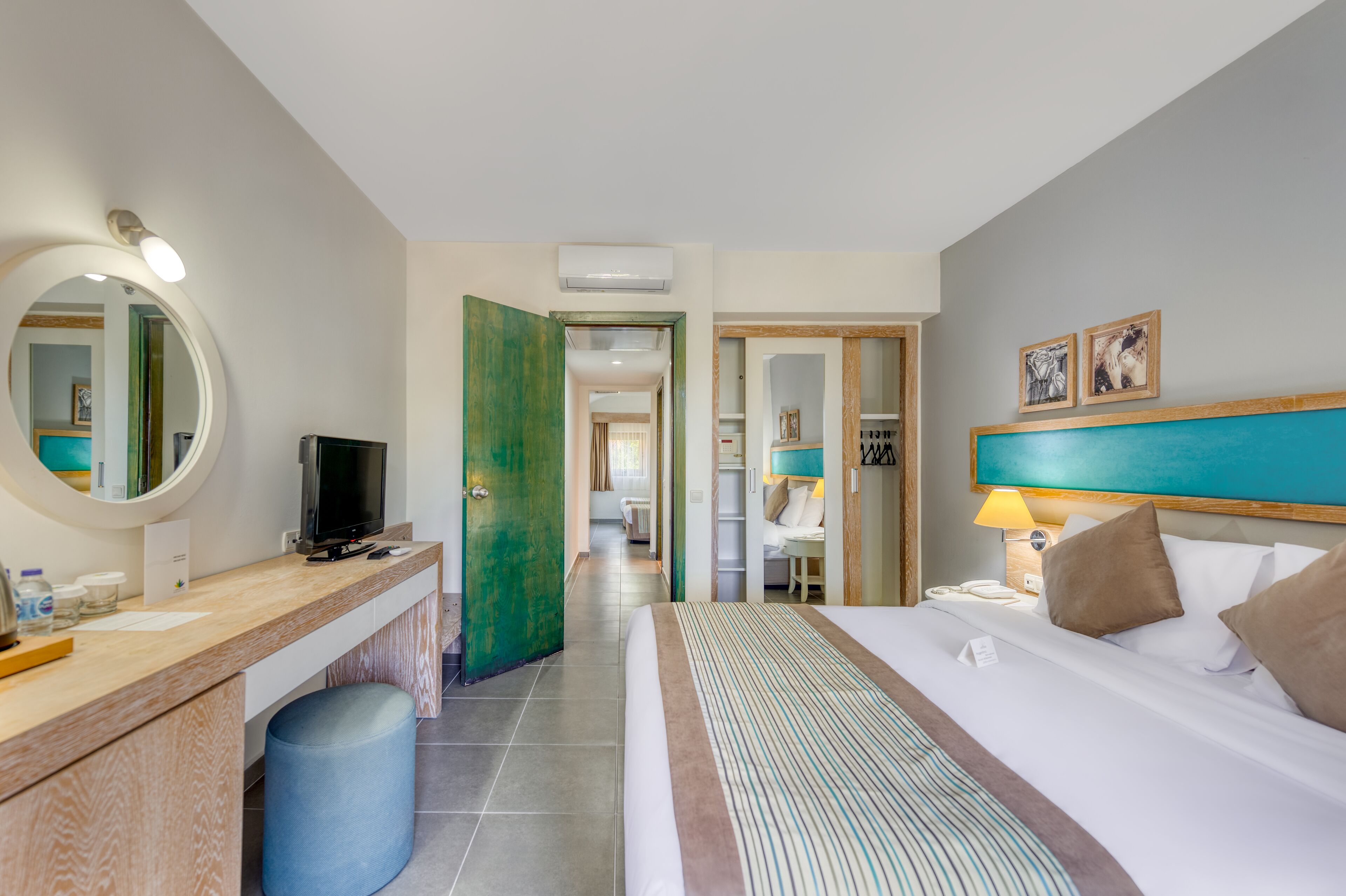 suite | minibar, in-room safe, desk, bed sheets