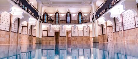 Couples treatment room(s), sauna, hot tub, steam room