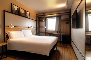Room, 1 Double Bed | Minibar, in-room safe, desk, soundproofing - ibis Porto Alegre Aeroporto (Porto Alegre)