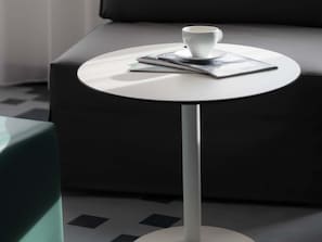 スタンダード ルーム ダブルベ  ッド 1 台ソファーベッド付き | 高級寝具、防音設備、アイロン / アイロン台、WiFi (無料)