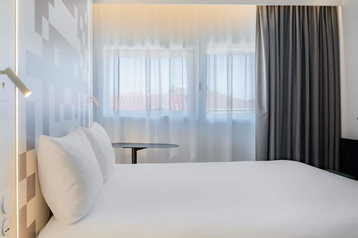 Classic Room, 1 Double Bed | Premium bedding, soundproofing, iron/ironing board, free WiFi