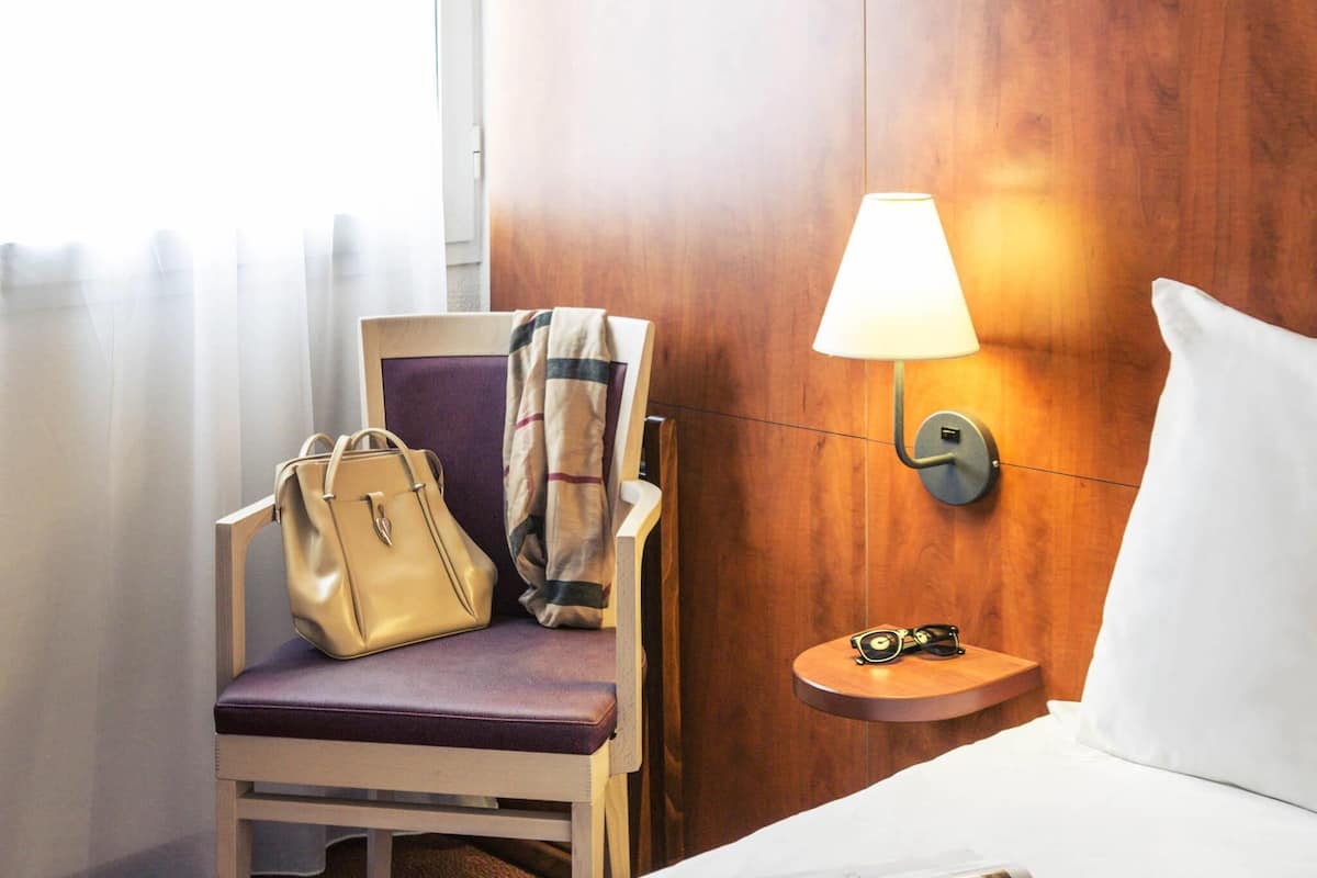 Chambre Classique, 1 lit double | Literie de qualité supérieure, minibar, coffres-forts dans les chambres