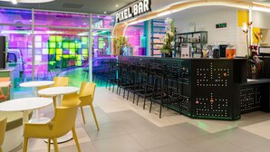 A Pixel Bar with a modern design, featuring a bar counter, seating area, and colorful interior. - ibis Styles Béziers Centre (Béziers)