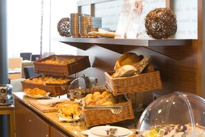 Daily buffet breakfast for a fee