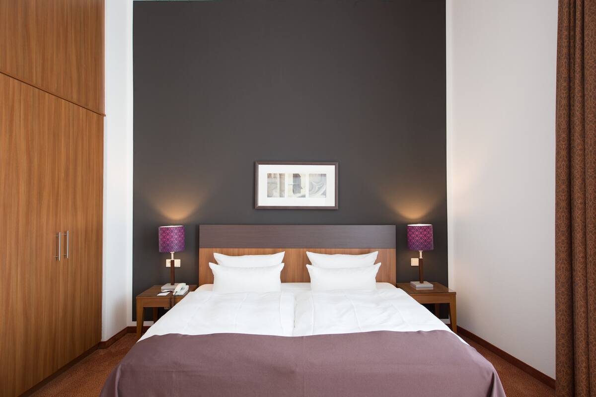 junior suite | hypo-allergenic bedding, in-room safe, desk, laptop workspace