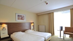 Standard Room, 2 Twin Beds | Premium bedding, blackout drapes, WiFi (free), bed sheets - Hotel Leiderdorp (Leiderdorp)