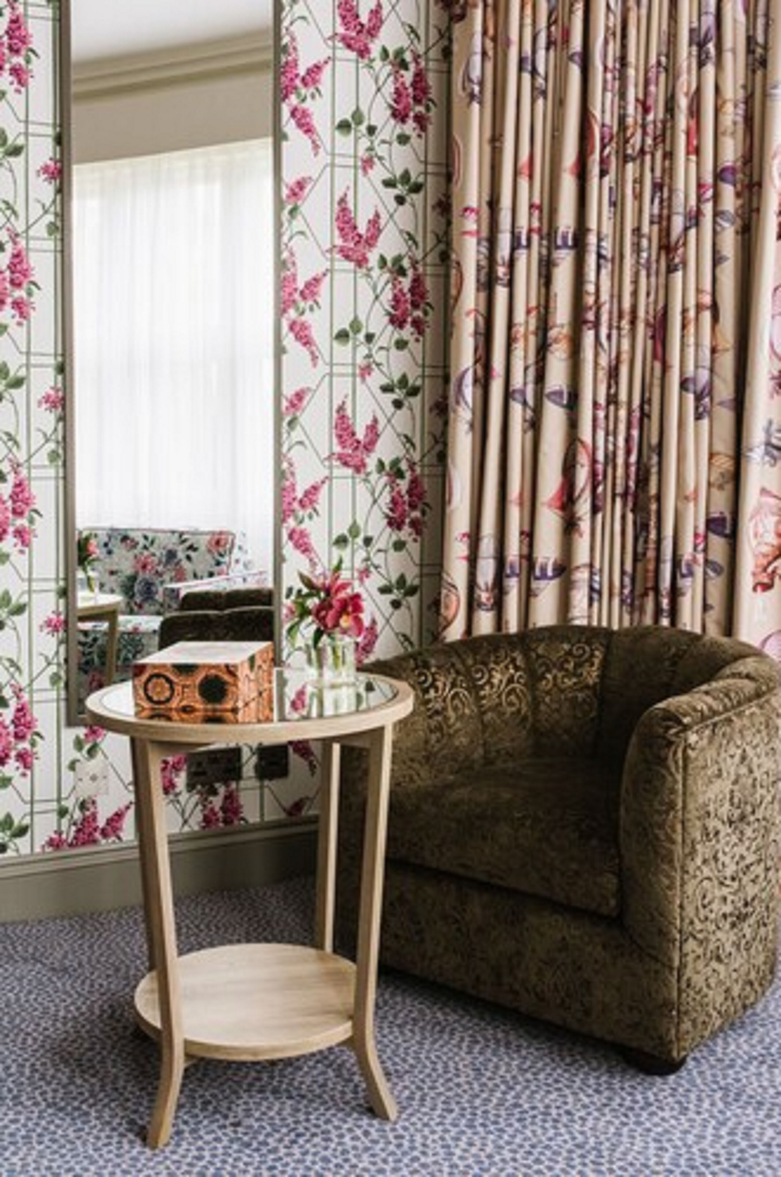 hypo-allergenic bedding, in-room safe, desk, blackout curtains