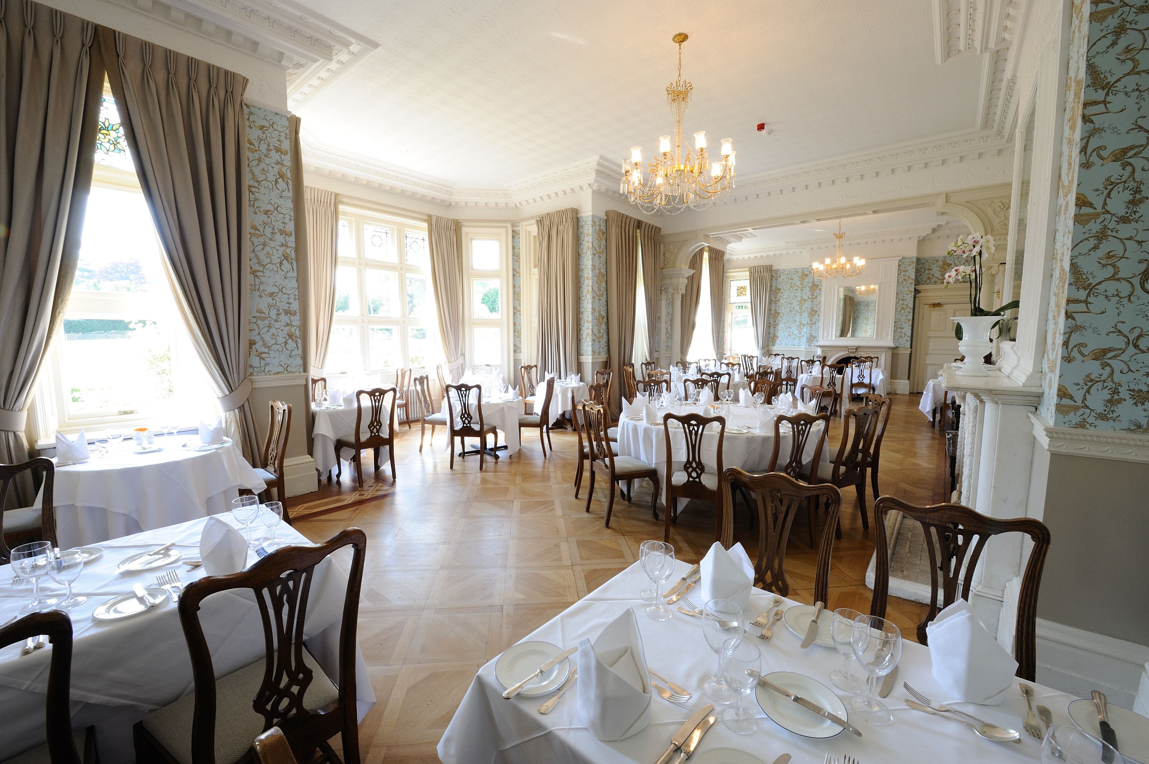 Aperto a colazione, pranzo e cena, cucina britannica 