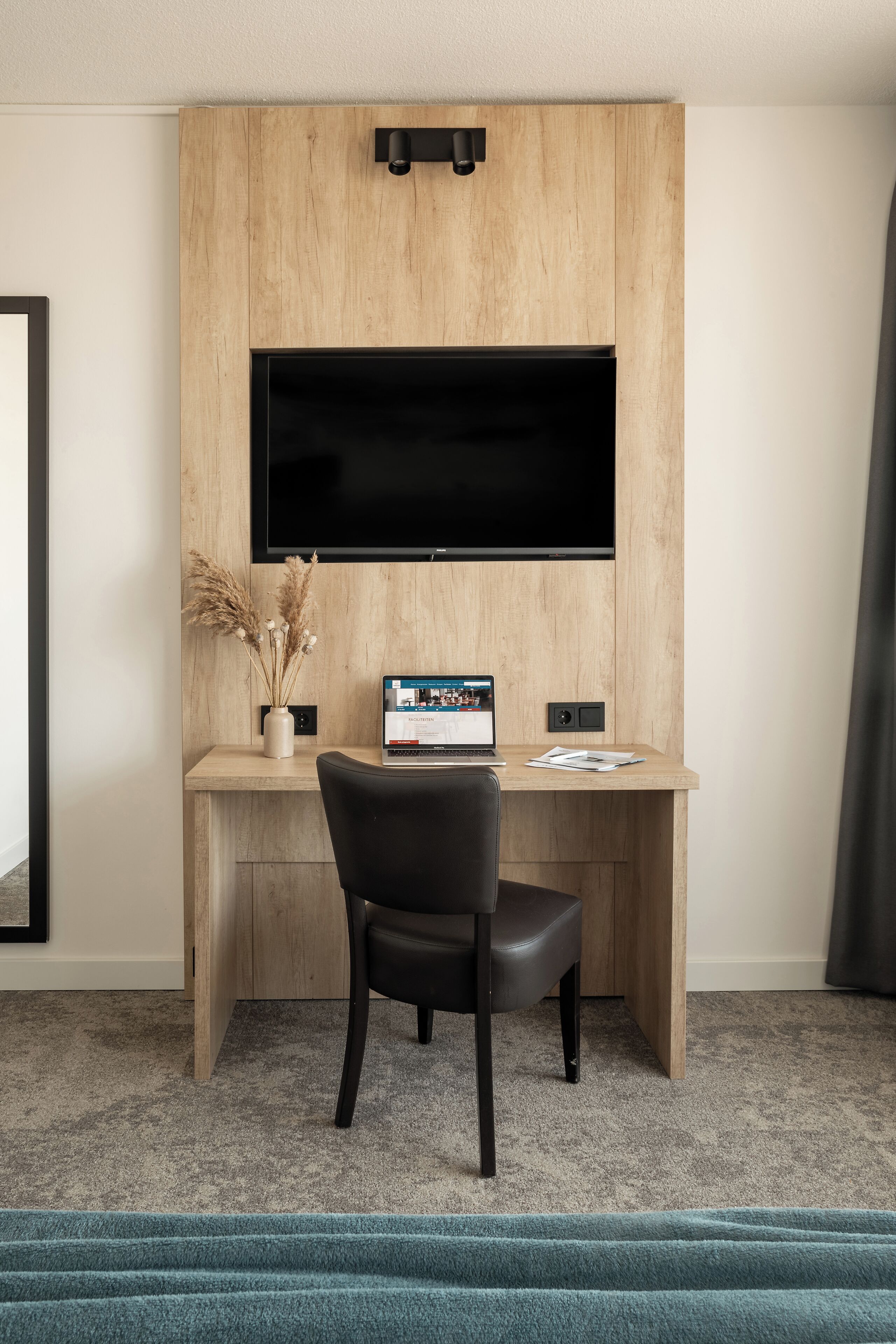 Comfort Room | Desk, iron/ironing board, free WiFi, bed sheets