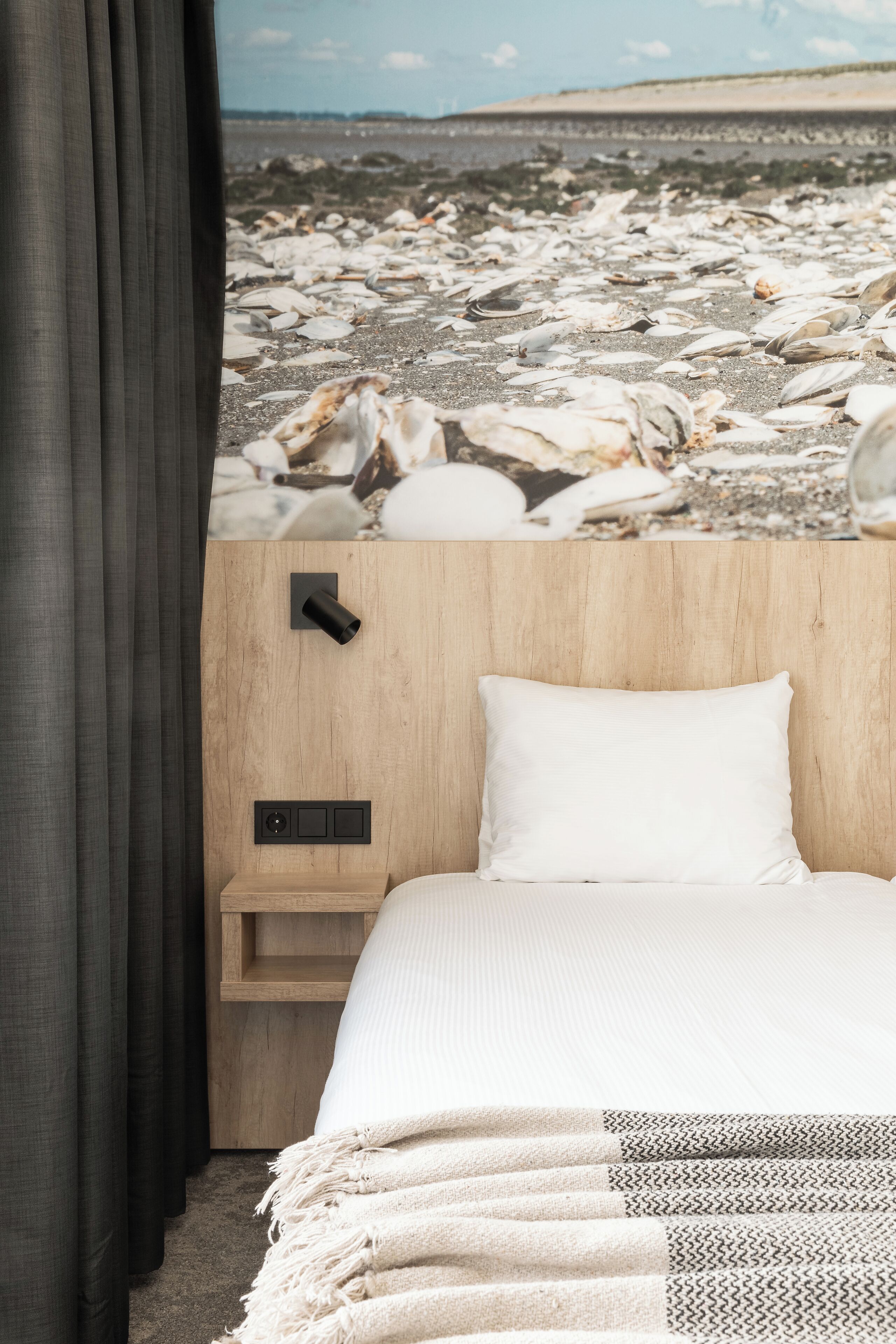 Comfort Room | Desk, iron/ironing board, free WiFi, bed sheets