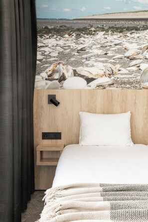 Comfort Room | Desk, iron/ironing board, free WiFi, bed sheets