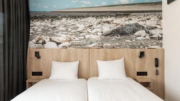 Comfort Room | Desk, iron/ironing board, free WiFi, bed sheets