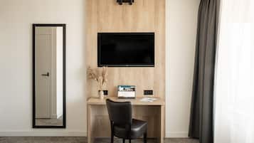 Comfort Room | Desk, iron/ironing board, free WiFi, bed sheets