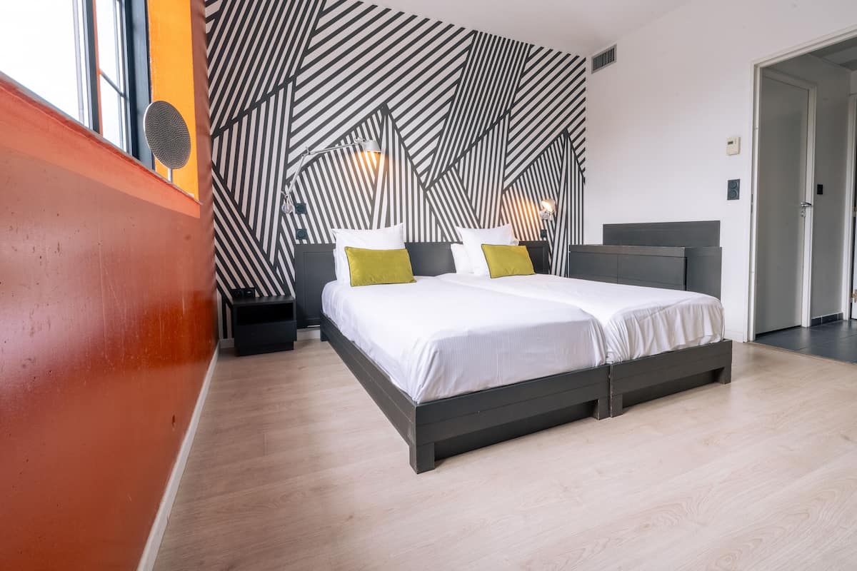 2 camere, una cassaforte in camera, con arredamento individuale