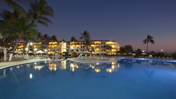 Outdoor pool, pool umbrellas