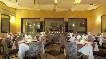 3 restaurants, breakfast, lunch, dinner served; Mexican cuisine