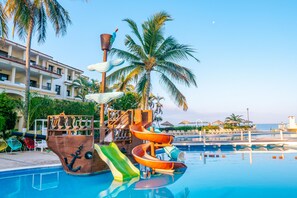 Outdoor pool, pool umbrellas - Samba Vallarta - All Inclusive (Nuevo Nayarit)