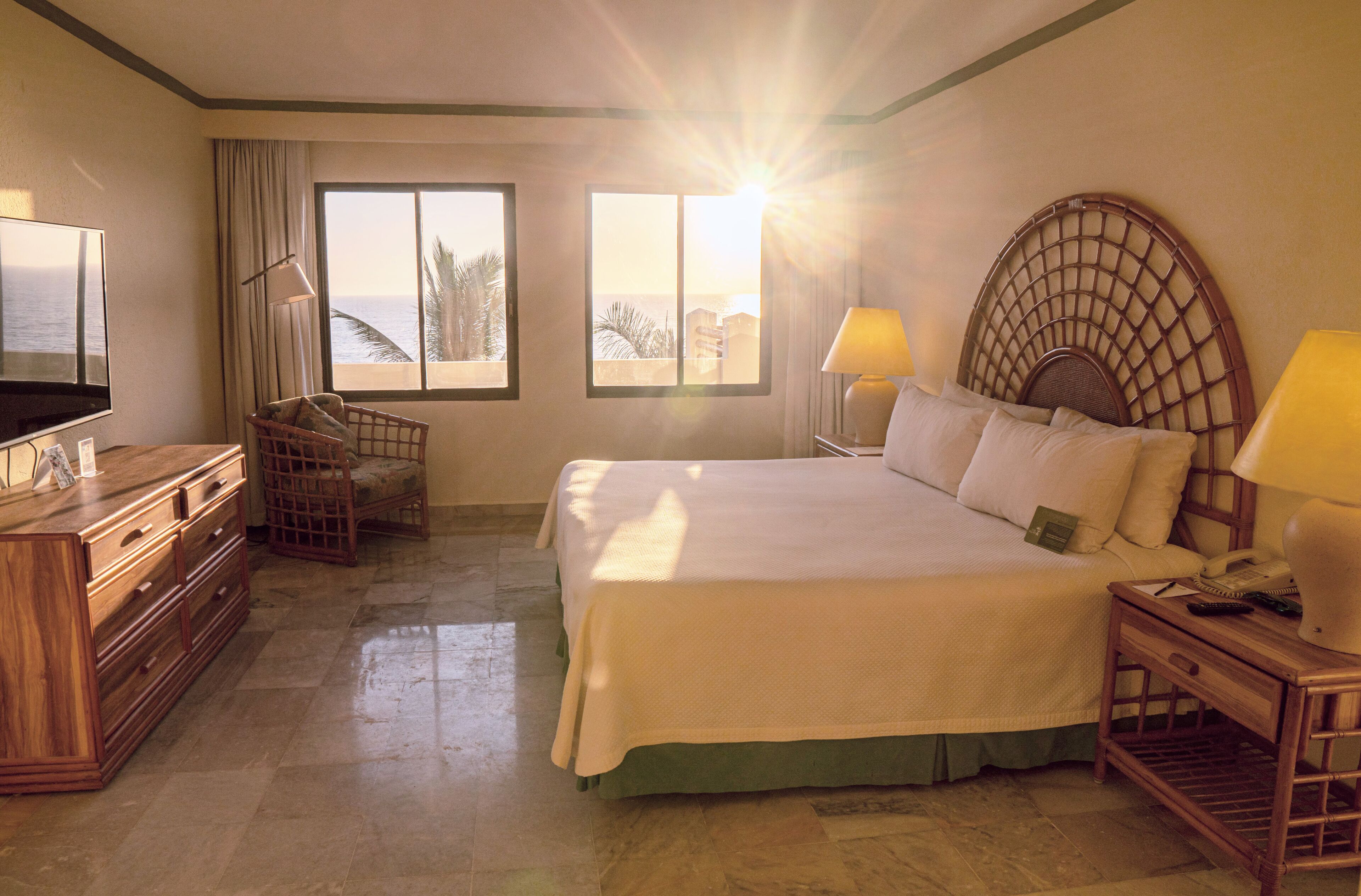 Junior Suite King Ocean Front | Literie de qualité supérieure, coffres-forts dans les chambres