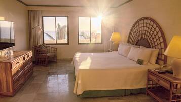 Junior Suite King Ocean Front | Literie de qualité supérieure, coffres-forts dans les chambres