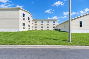 Exterior - Fairbridge Inn & Suites Williston Near Airport (Williston)