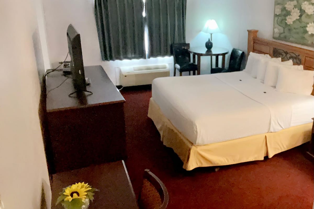 1 bedroom, hypo-allergenic bedding, individually decorated