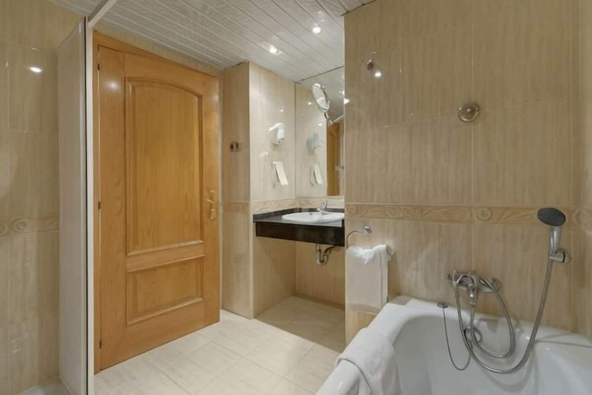 Bathroom | Shower, eco-friendly toiletries, hair dryer, towels